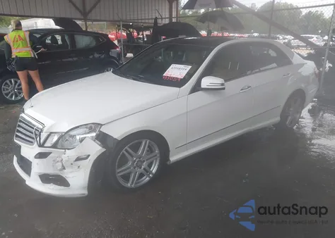 2010 Mercedes-Benz E 550 4Matic z USA, uszkodzony, nr VIN WDDHF9AB8AA234474